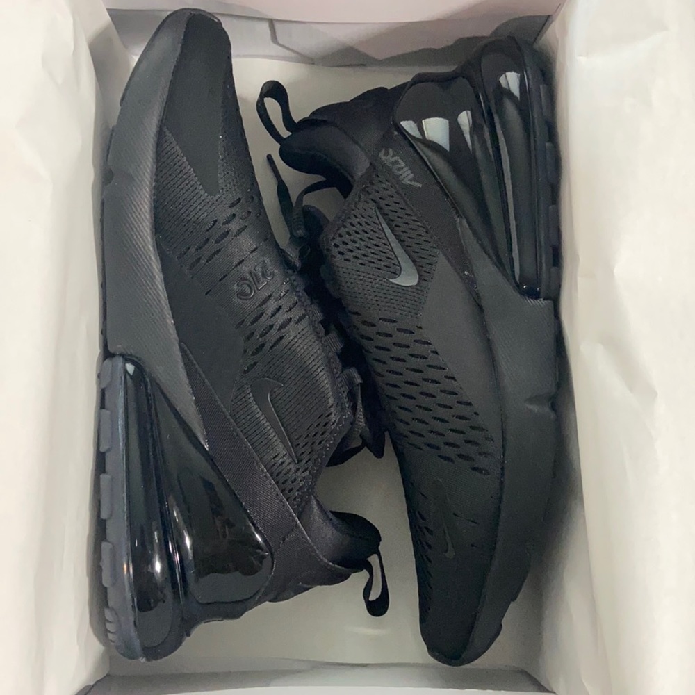 NWT - Nike AirMax 270. Women’s size 11.5